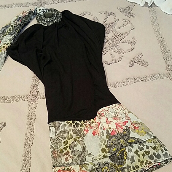 Embellished Top - Picture 6 of 8